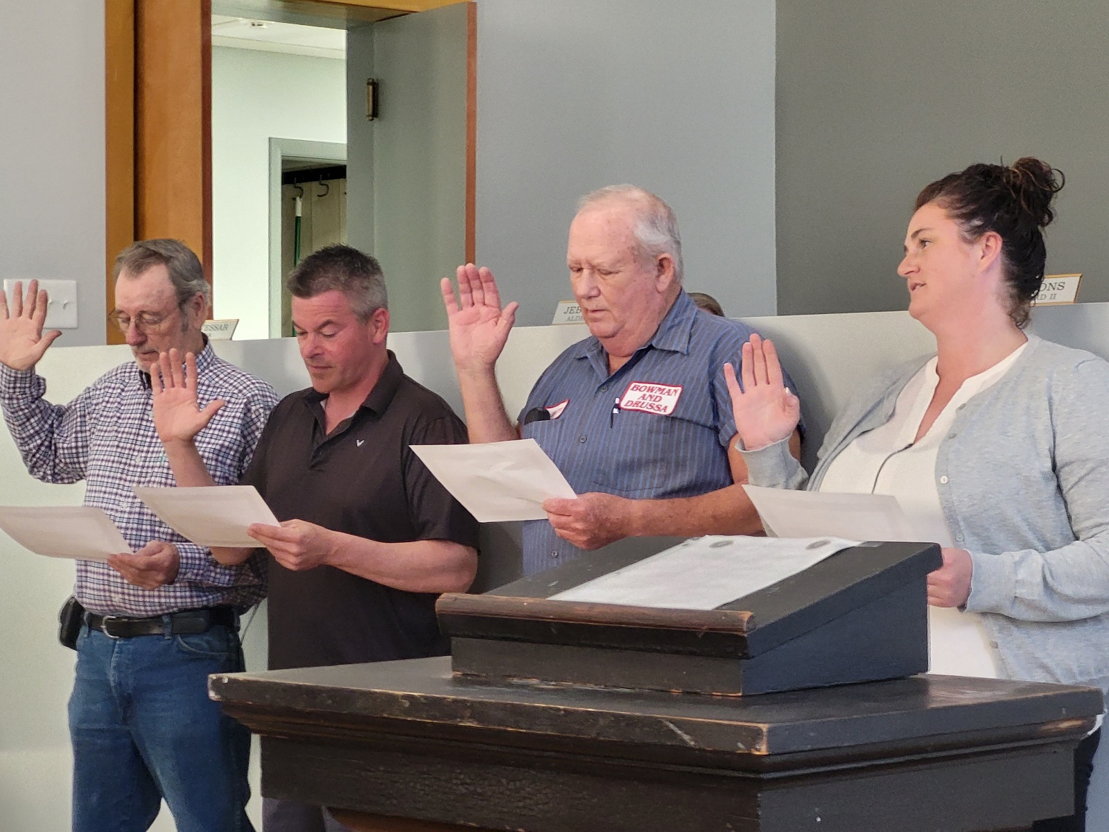 New Sparta mayor, aldermen sworn in in front of The Great Wall